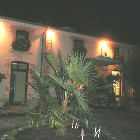 Bed and Breakfast Au Fond De La Cour Veyre-Monton Экстерьер фото