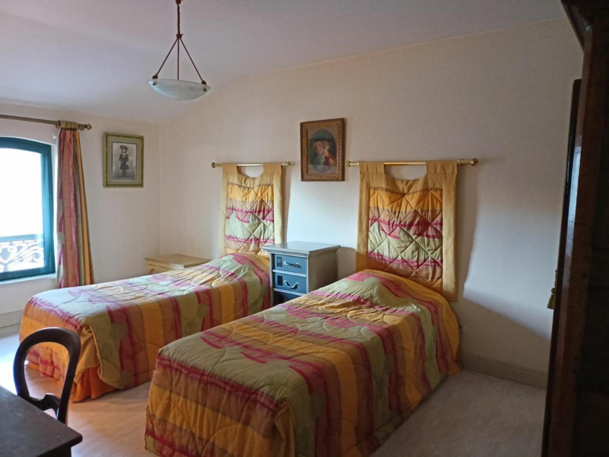 Bed and Breakfast Au Fond De La Cour Veyre-Monton Экстерьер фото
