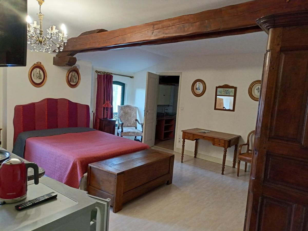 Bed and Breakfast Au Fond De La Cour Veyre-Monton Экстерьер фото