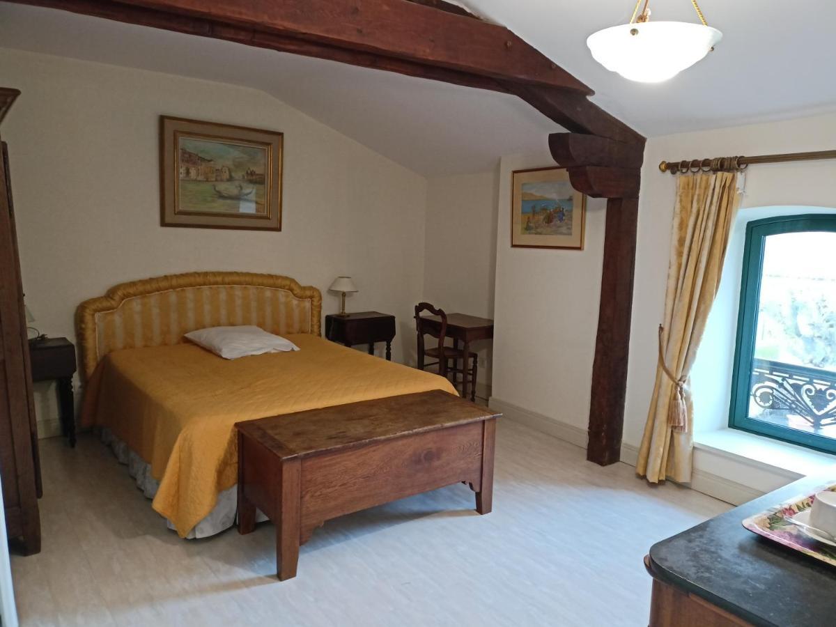 Bed and Breakfast Au Fond De La Cour Veyre-Monton Экстерьер фото