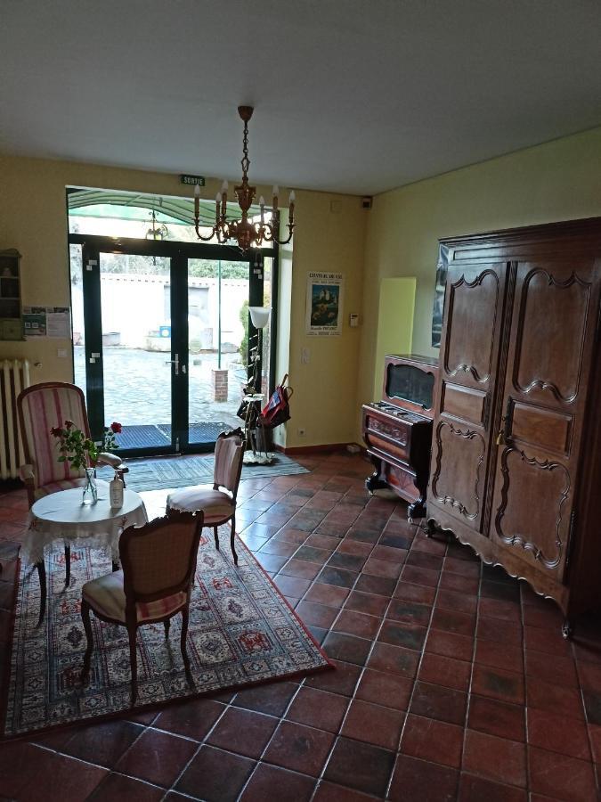 Bed and Breakfast Au Fond De La Cour Veyre-Monton Экстерьер фото