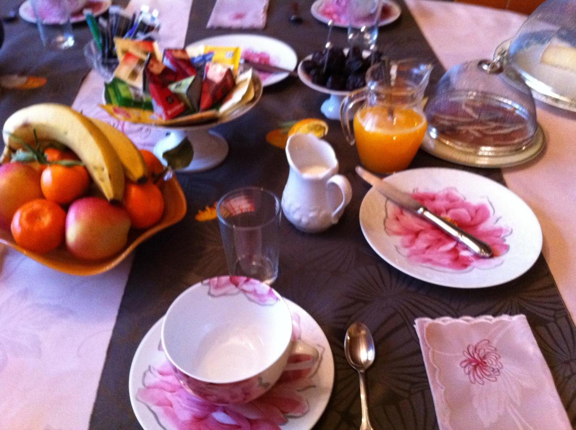Bed and Breakfast Au Fond De La Cour Veyre-Monton Экстерьер фото
