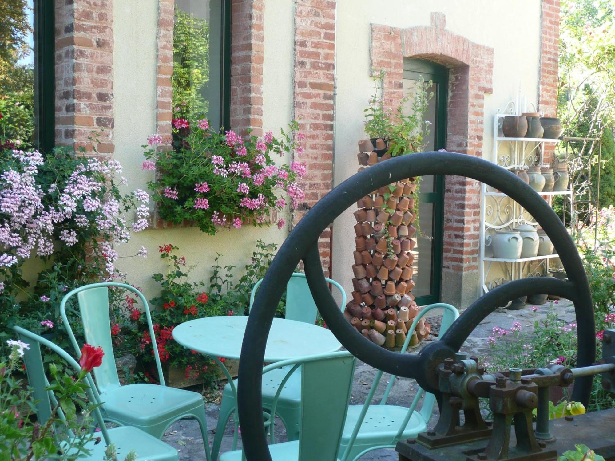 Bed and Breakfast Au Fond De La Cour Veyre-Monton Экстерьер фото