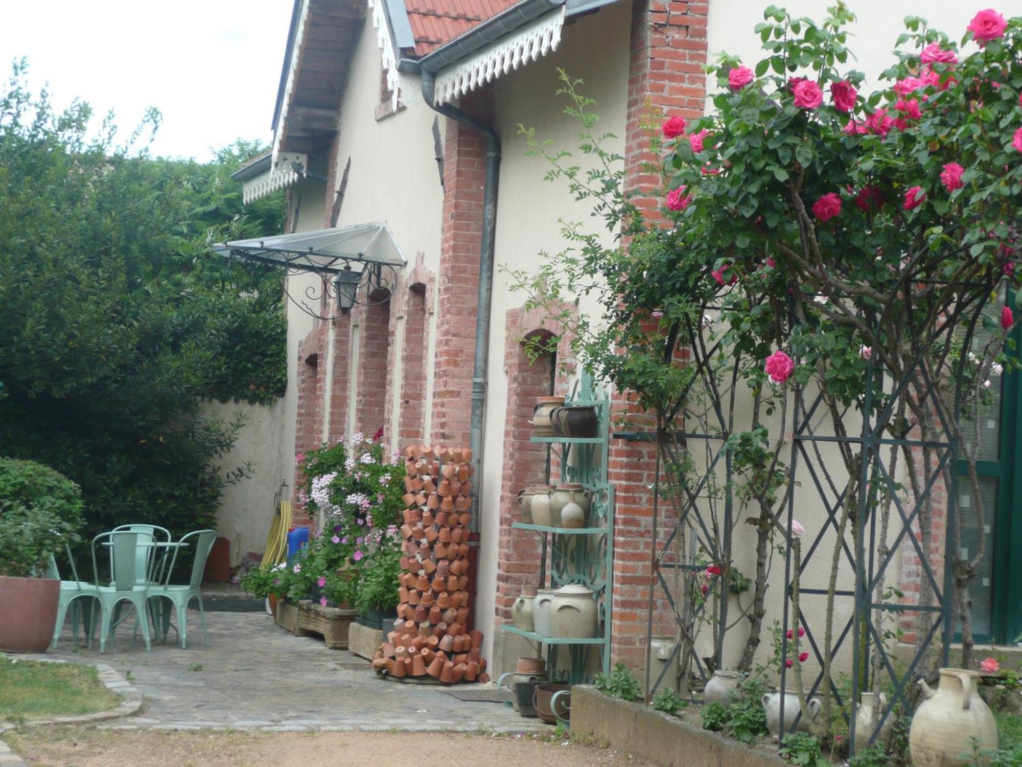 Bed and Breakfast Au Fond De La Cour Veyre-Monton Экстерьер фото