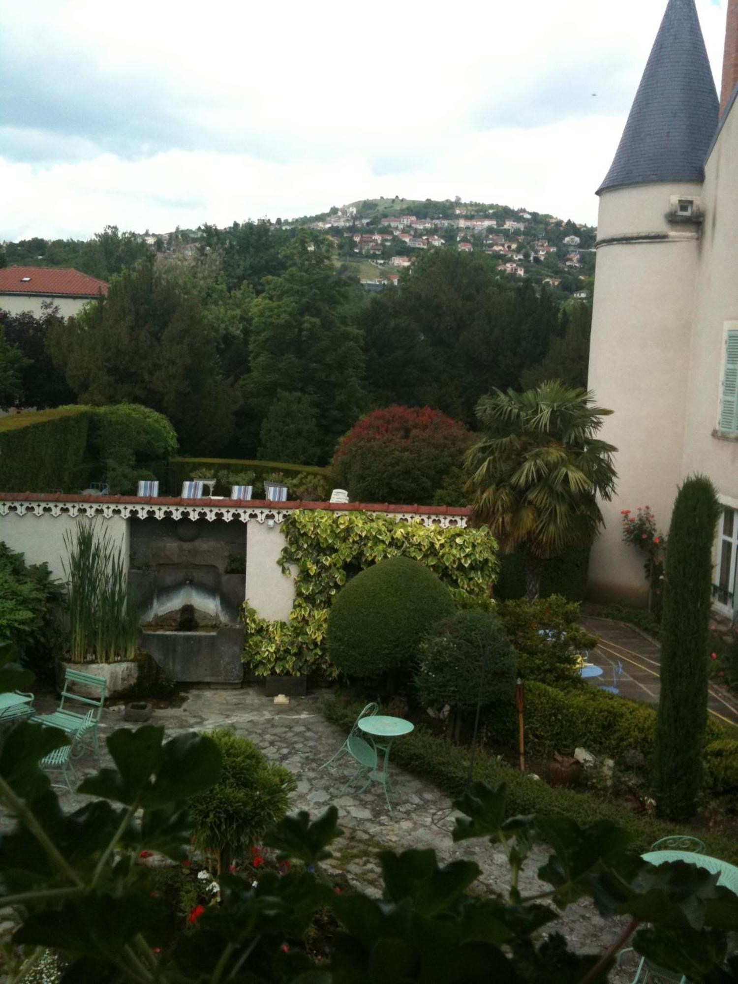 Bed and Breakfast Au Fond De La Cour Veyre-Monton Экстерьер фото