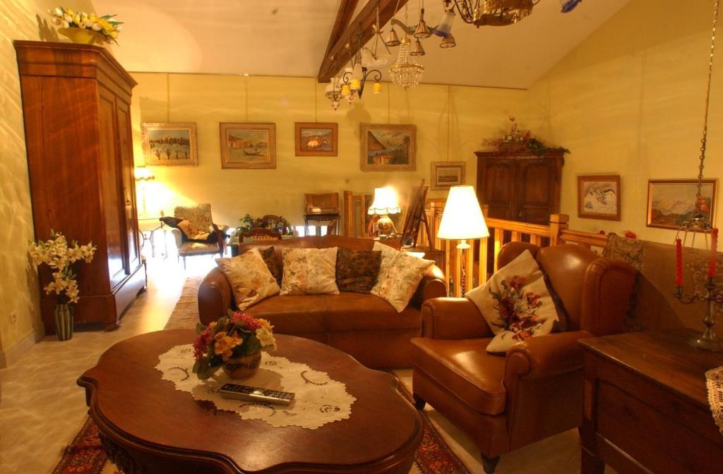 Bed and Breakfast Au Fond De La Cour Veyre-Monton Экстерьер фото