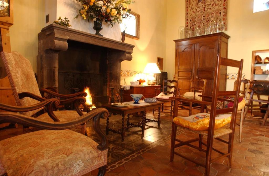 Bed and Breakfast Au Fond De La Cour Veyre-Monton Экстерьер фото