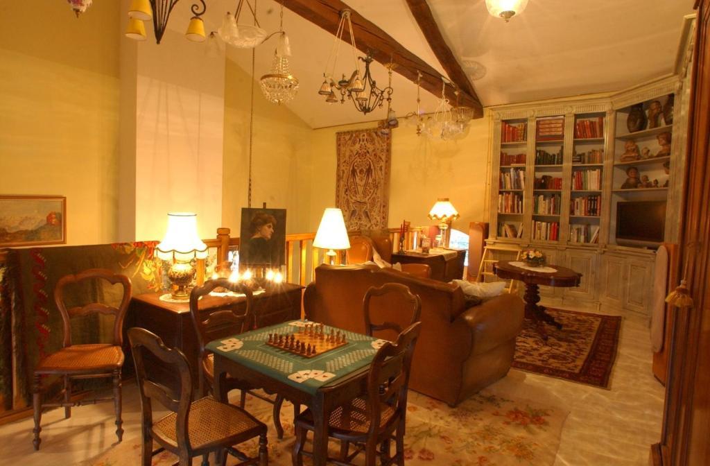 Bed and Breakfast Au Fond De La Cour Veyre-Monton Экстерьер фото