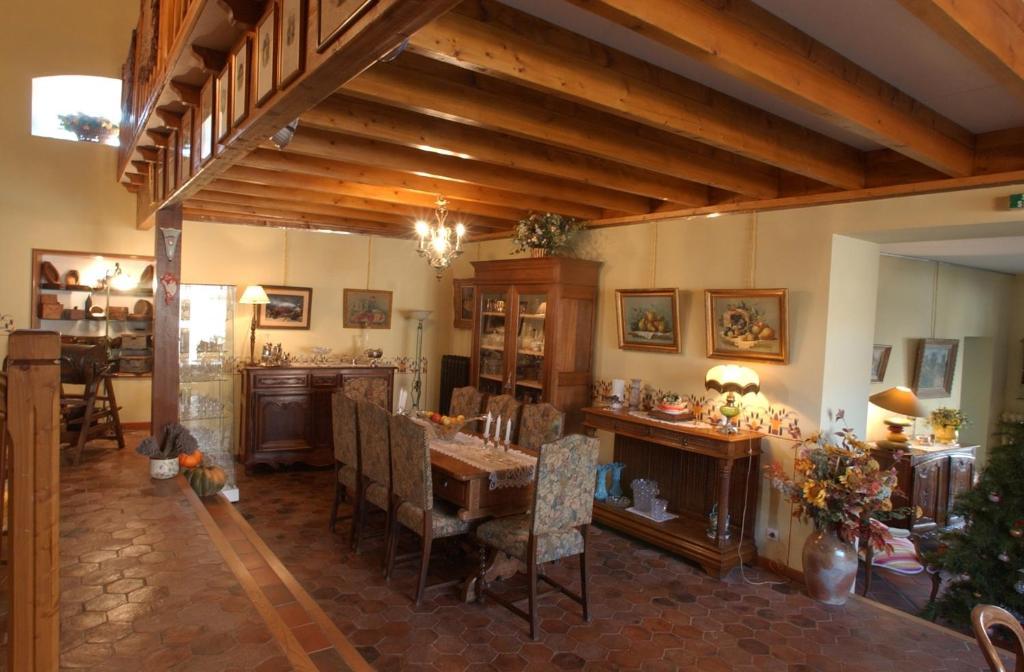 Bed and Breakfast Au Fond De La Cour Veyre-Monton Экстерьер фото