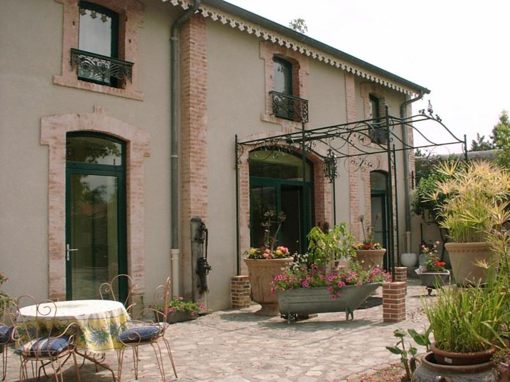 Bed and Breakfast Au Fond De La Cour Veyre-Monton Экстерьер фото