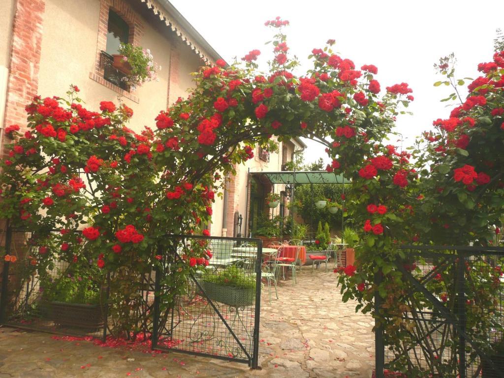 Bed and Breakfast Au Fond De La Cour Veyre-Monton Экстерьер фото