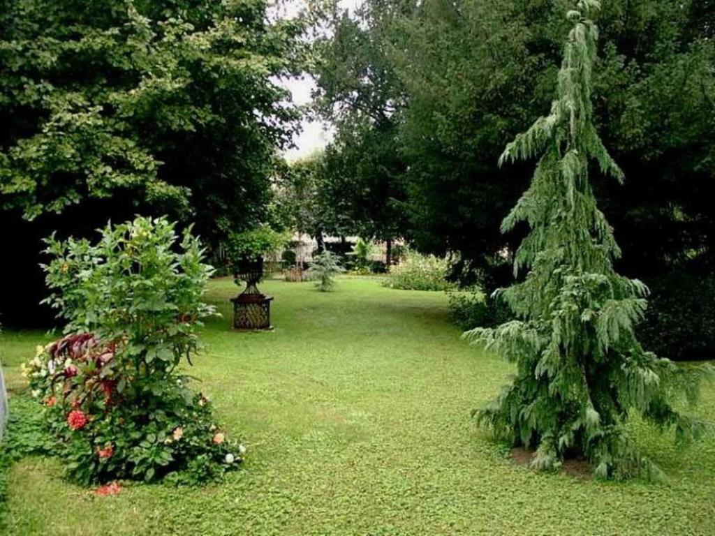Bed and Breakfast Au Fond De La Cour Veyre-Monton Экстерьер фото